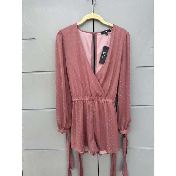 Lulu’s Closer Look Dusty Rose Mauve Swiss Dot Tie Sleeve Romper Womens Sz S NWT - Picture 4 of 16